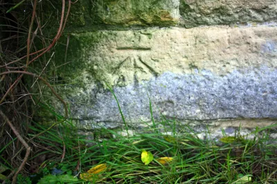 Benchmark on 'The Cottage', Choicehill Road