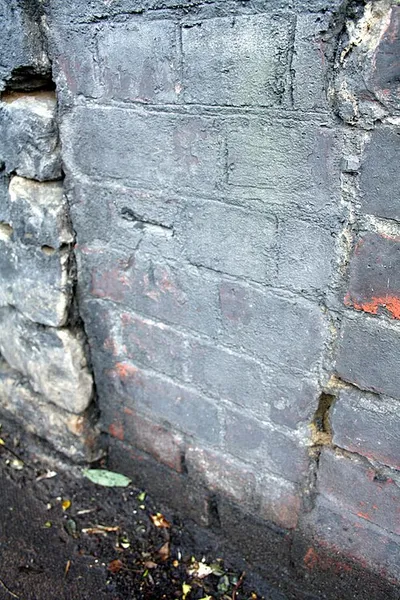 Benchmark at wall junction of Kingshill Road