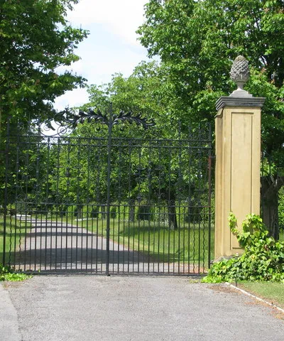 Entrance to Hazelby House