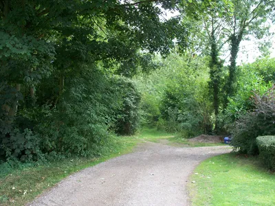 Footpath straight on