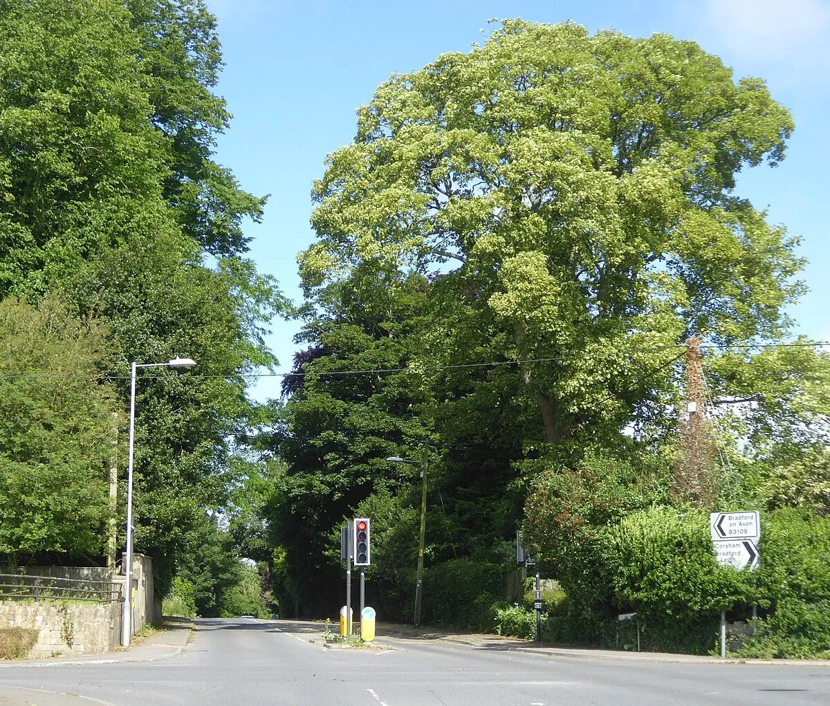 B3105 at its crossroads with B3109 near Elbury