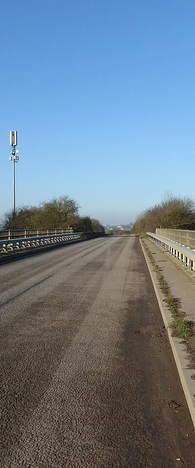 Bridge over M4 motorway near Grittenham