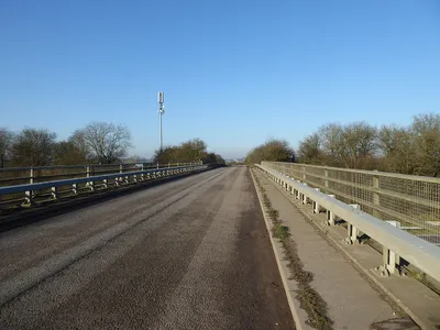 Bridge over M4 motorway near Grittenham