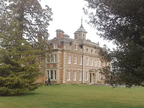w: Wallsworth Hall, Twigworth, Gloucester, England. Home of w:Nature in Art. Taken with a Nikon D40.