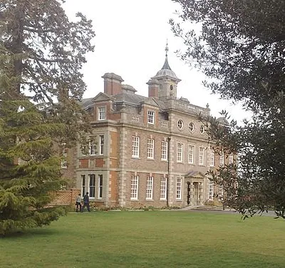 w: Wallsworth Hall, Twigworth, Gloucester, England. Home of w:Nature in Art. Taken with a Nikon D40.