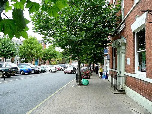 Broad Street, Pershore Looking west past Lloyds Bank.