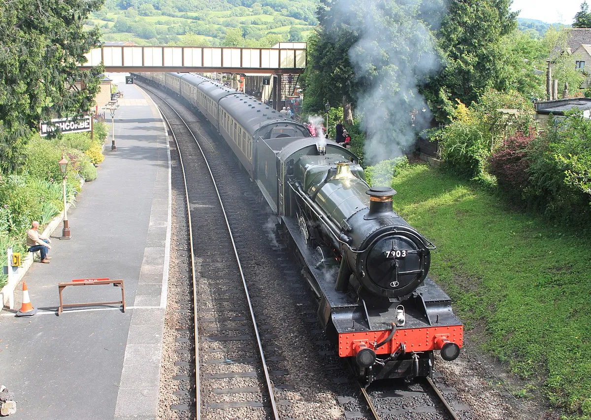 'Foremarke Hall' at Winchcombe station