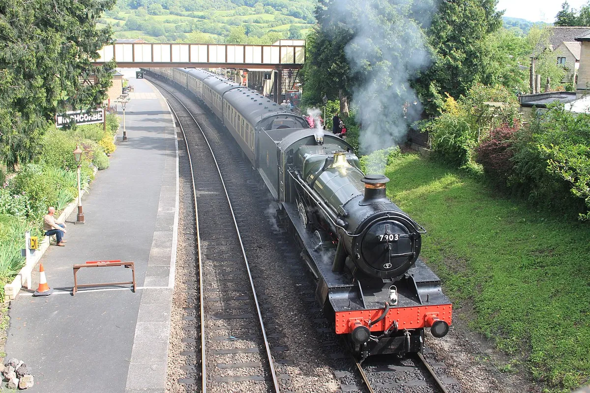 'Foremarke Hall' at Winchcombe station