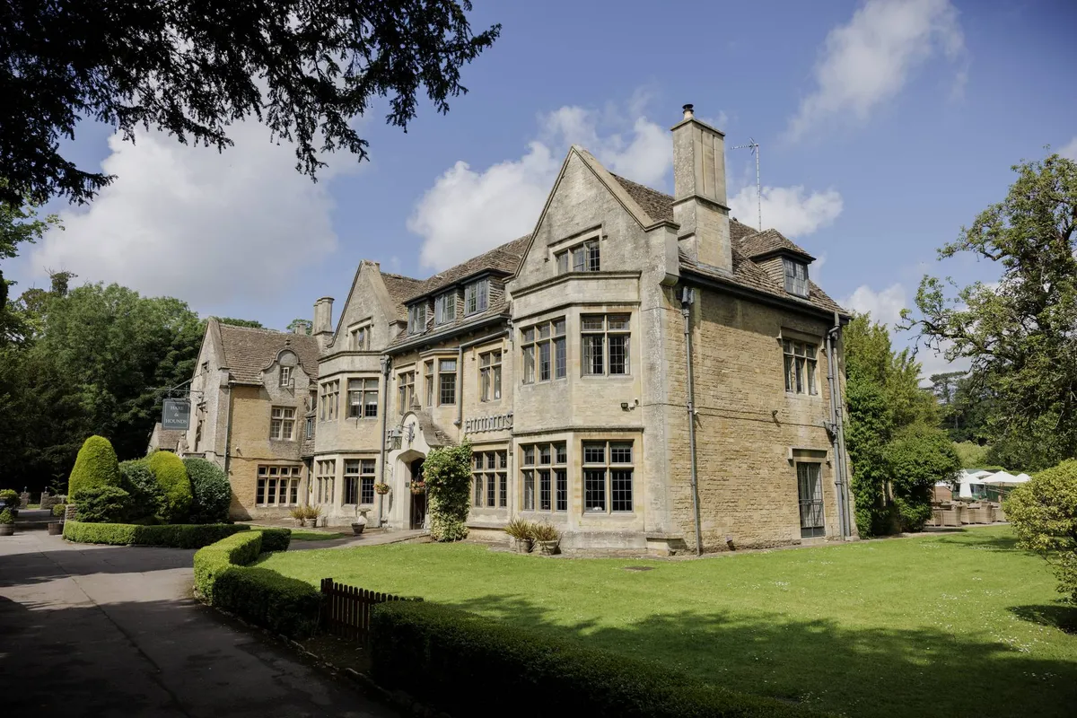 The Hare & Hounds Hotel